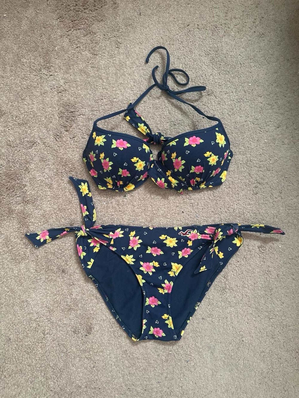 Vintage Y2K Hollister Floral Heart Push-Up Bikini Set - Medium (M)